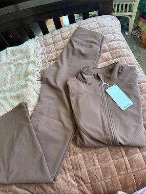 Women's Taupe Workout Set - Long Sleeve Zip Front